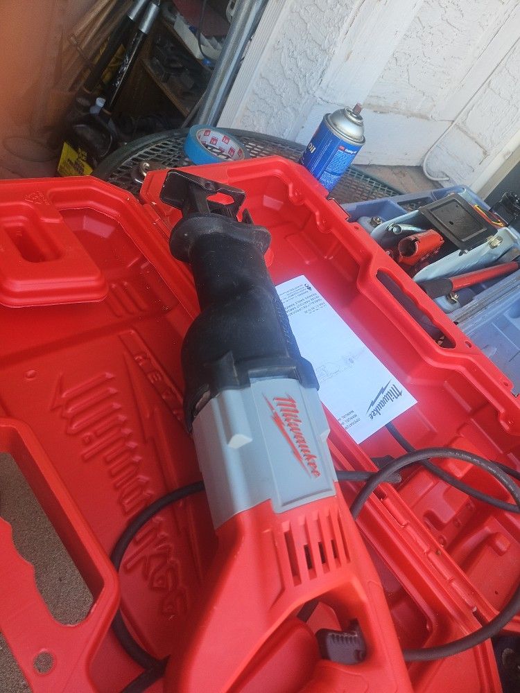 Reciprocatimg Saw MILWAUKEE, EASY Loading, Case Perfect Excellent Condition, E MESA