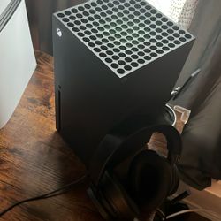 Xbox Series X  w/  Microsoft Wireless Headset 