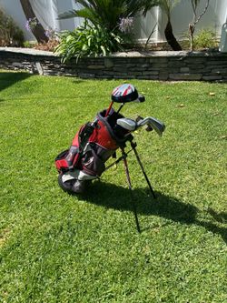 Low Cost Junior (Age 7-12) 6 Golf Club Set W/ Bag
