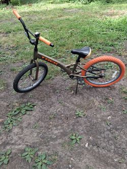 TREK BOYS BICYCLE GREAT CONDITION READY TO RIDE