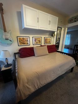 Twin bed frame & mattress