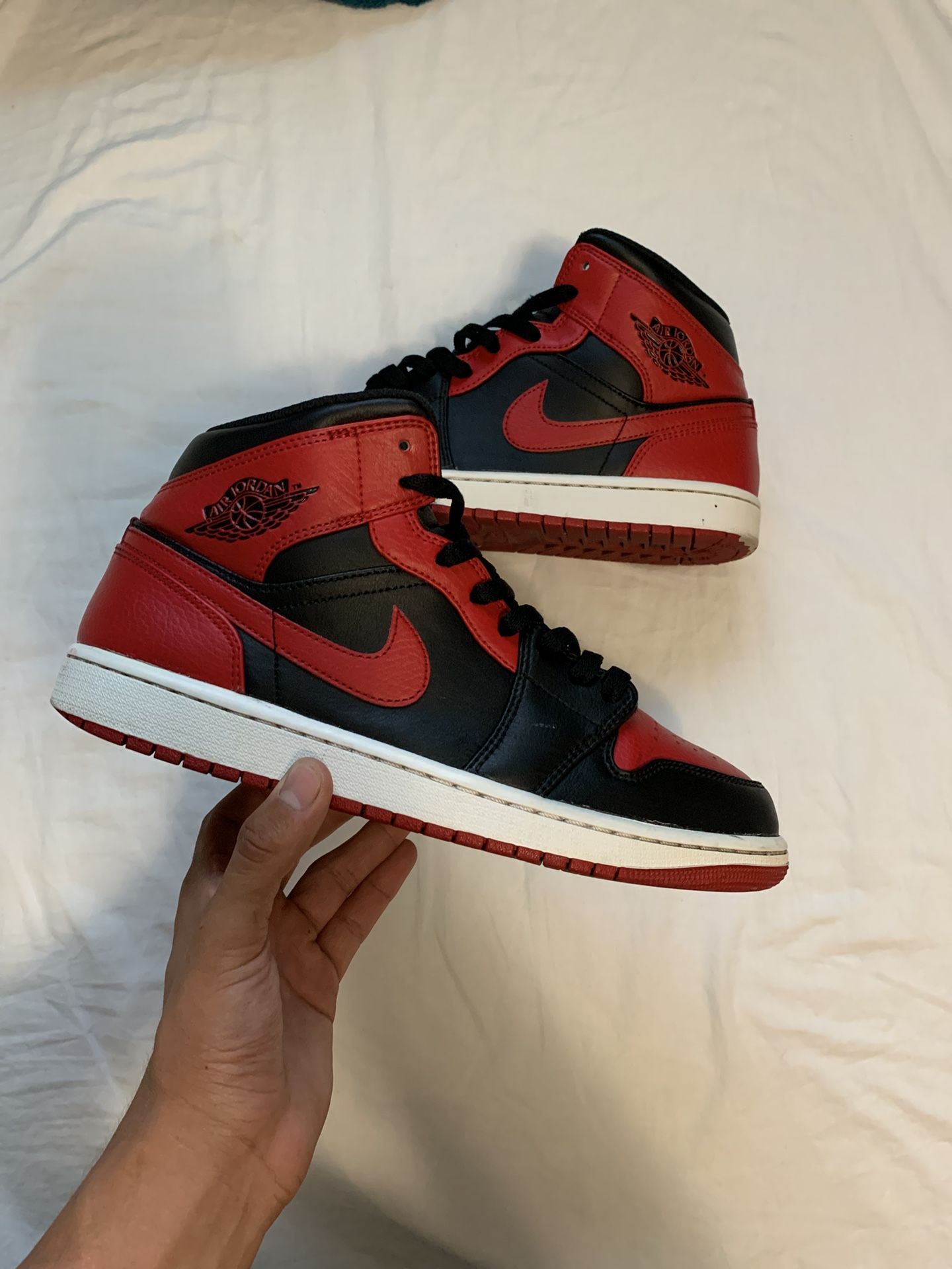 Jordan 1 Mid “ Banned”
