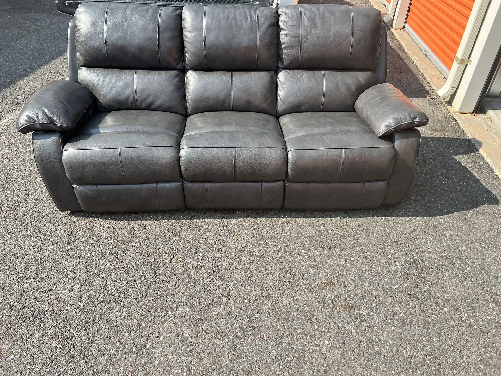 LEATHER RECLINE COUCH & LOVESEAT