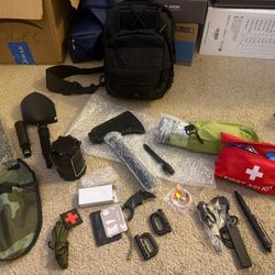 Survival Kit, 268 Pcs Emergency Survival Gear and Equipment Supplies with First Aid Kit, Camping Axe, , Tent, Crossbody Bag for Camping Hiking, Huntin