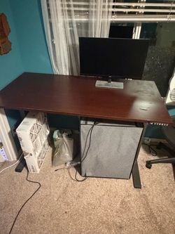 Adjustable height wooden desk