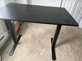 Electric standing desk