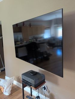 Large Flat Screen TV Wall Mounted