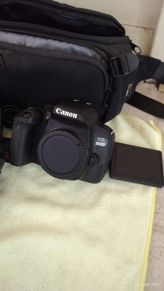 Canon EOS T7i 800D DSLR digital SLR camera like new 24 Megapixels And Professional Electret Condenser Microphone DSLR camera full frame