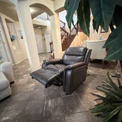 Beautiful Power Leather Rocker Recliner Chair With Power Headrest In Excellent Condition 