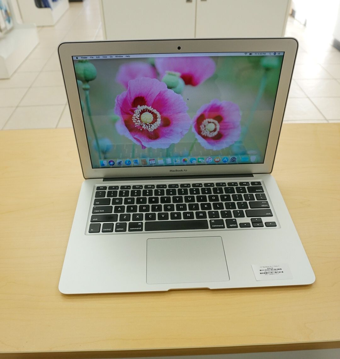 MacBook Air 13” - I7 3.3 Ghz - 256 Gb SSD - 8 Gb Memory - 1 Year Warranty