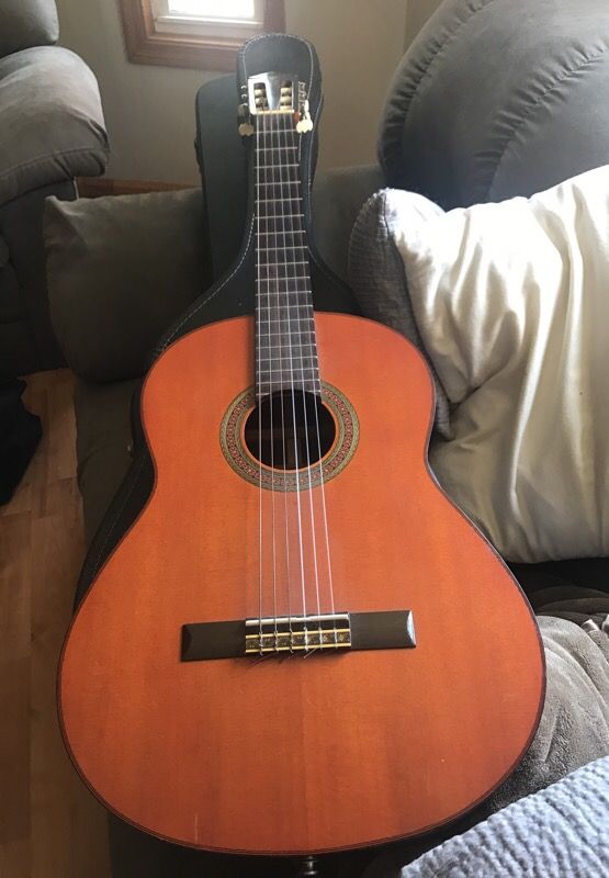 Yamaha G150-1 classical guitar