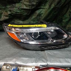 2014-15 Kia Sorento Right Headlight LED