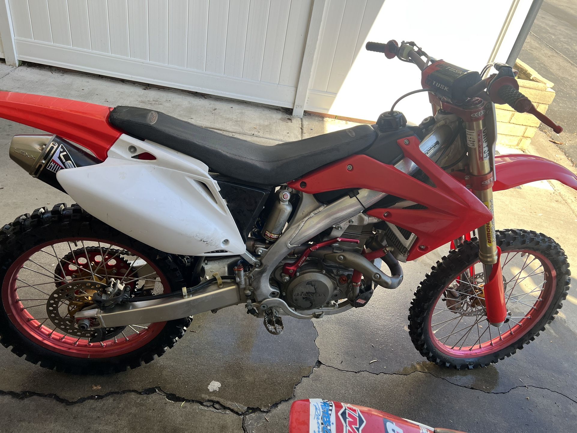 2005- Honda Dirt Bike Crf450 R Open To Trade