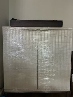 White Bar cabinet h