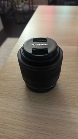 Canon RF 35mm F1.8 Macro IS STM lens. Like new/excellent condition