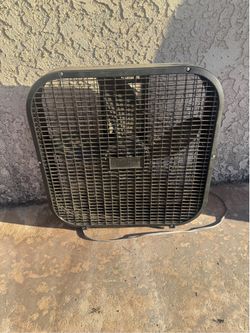 Box Fan for Bedroom black Holmes Portable 5 Blades Lightweight home good condition