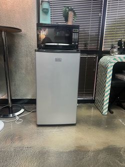 BLACK+DECKER 3.2 Cu. Ft. Compact mini Refrigerator,