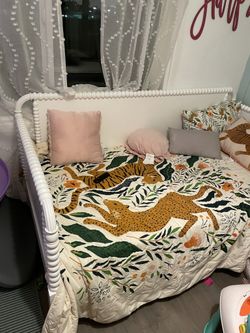Crate And Barrel Twin Sheets, Quilt, Shame Set