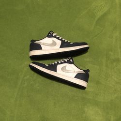 Jordan 1 low sb Midnight Navy size 11