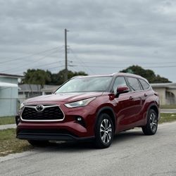 2023 Toyota Highlander XLE 