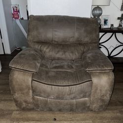 Recliner seat with USB 
