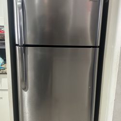 Frigidaire Stainless Steel Fridge LFHT2131QF0  Excellent Condition Kitchen Appliance 20.5 Cubic Refrigerator