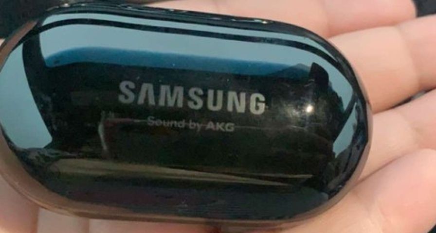 Black Samsung Galaxy Earbuds
