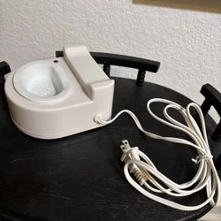 Lotion warmer for Manicures or Pedicures with 3 lotion warming cups, never used, brand new in box.