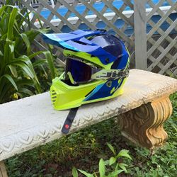 Dirtbike helmet
