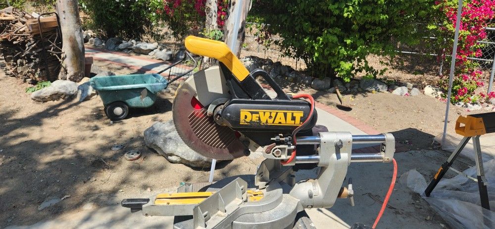dewalt DW708 Sliding miter saw 12in