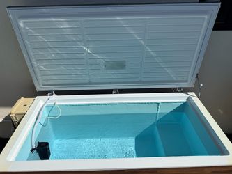 Cold plunge with built in filtration