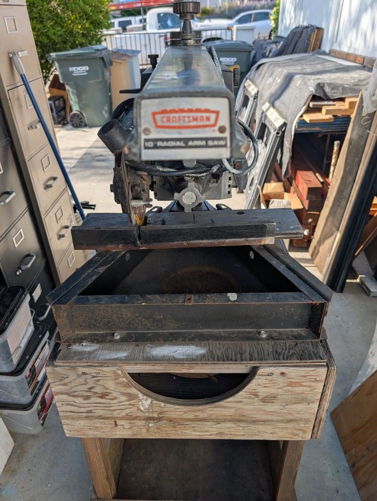 Craftsman Rodell Arm Saw In Very Good Condition With Rolling Table
