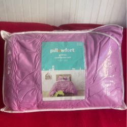 NEW Pillowfort flitter comforter set Twin