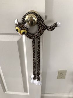 Door knob cat toy
