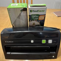 Food saver V3020 Machine with plenty Bags and Rolls