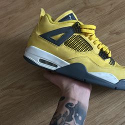 Jordan 4 Lightning Size 10.5 (Used)