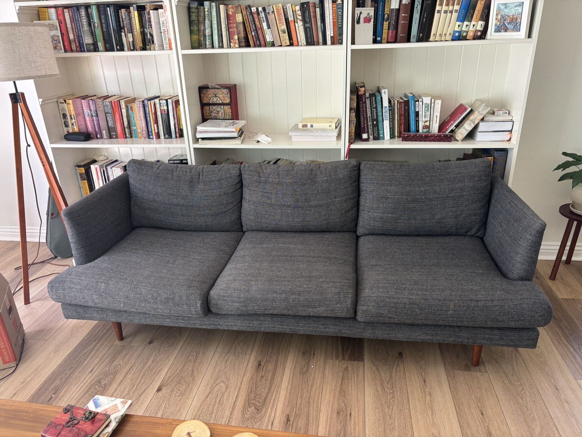 Modern Gray 3-Seater Sofa – Sturdy & Stylish