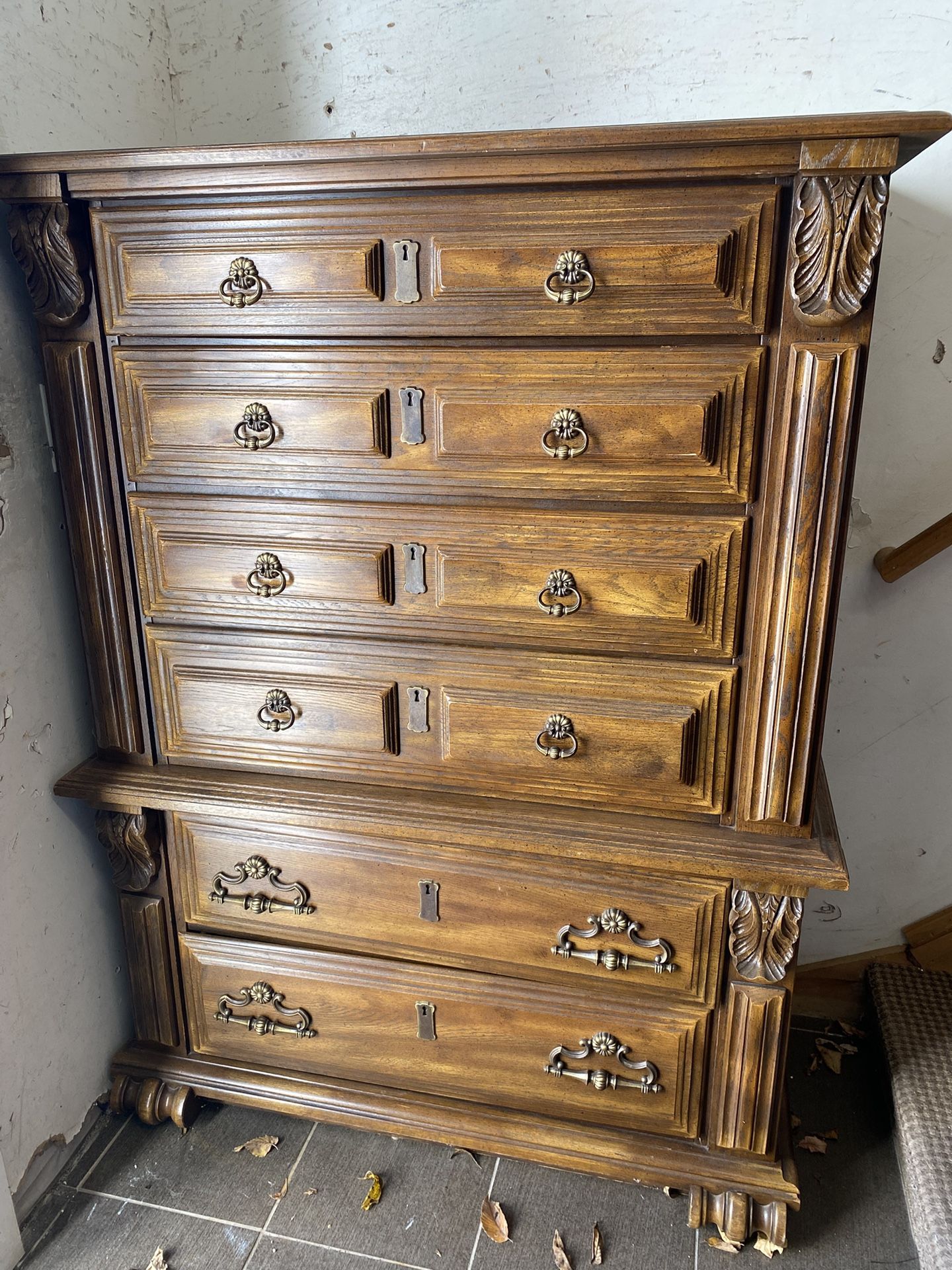 SOLID WOOD CHEST WITH 6 DRAWERS  