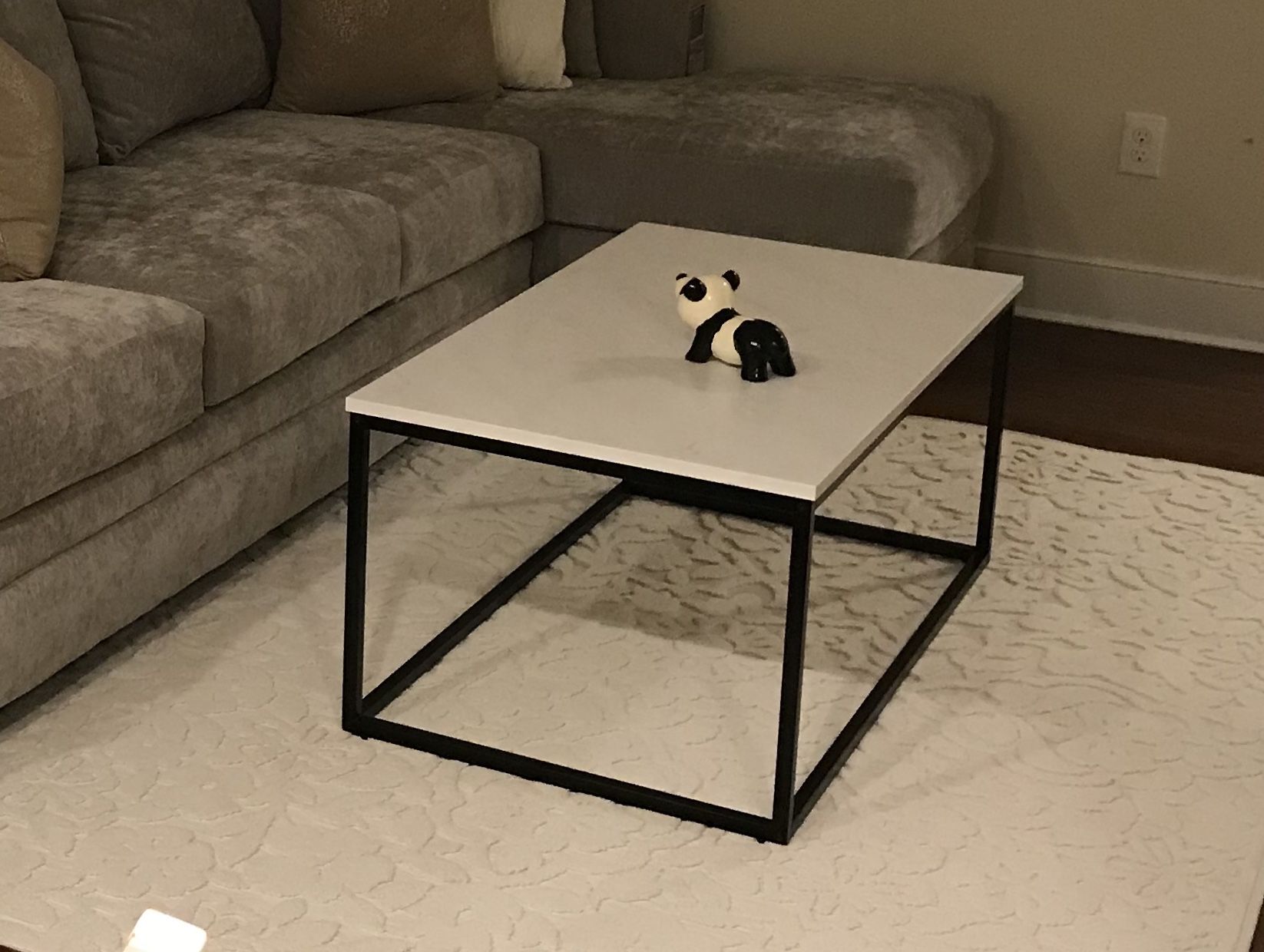 Brand new Coffee Table in box. Send offers!!!