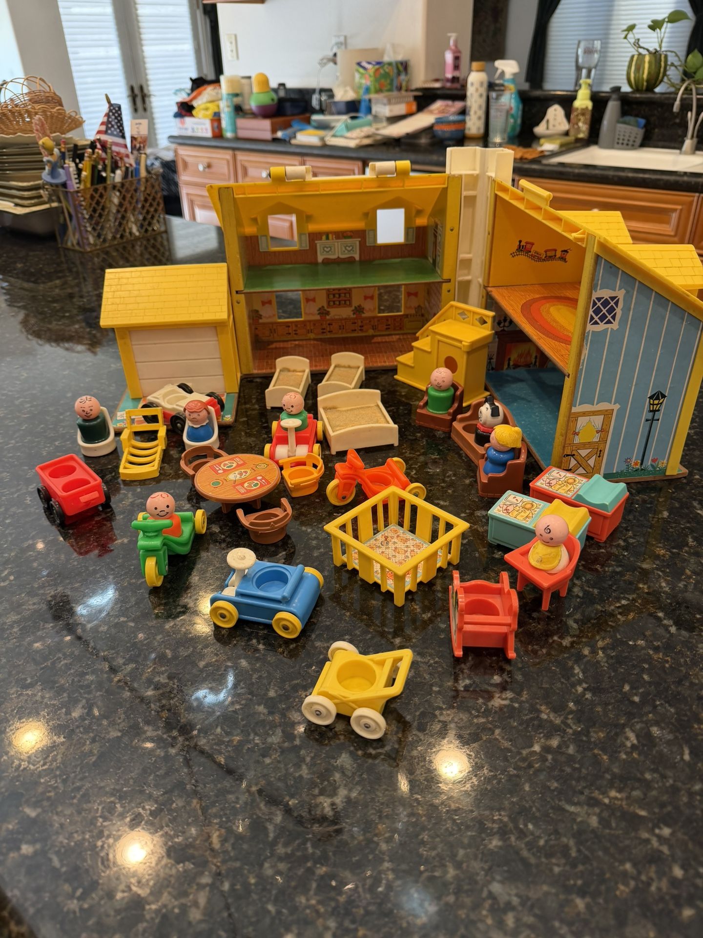 🔥👀🔥Vintage Fisher Price Blue/Yellow Family House Playset
