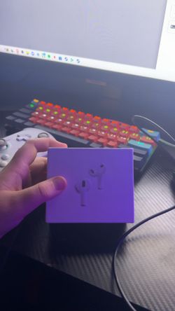 AIRPODS PRO 3 NEW BARELY USED. ALSO THEY WILL BE CLEANED