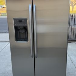 REFRIGERATOR GE STAINLESS STEEL 