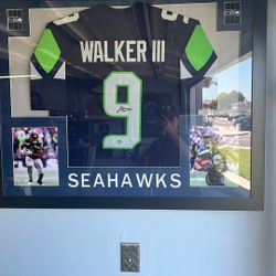 Kenneth Walker III Signed Framed Jersey Seahawks #9 – Display Case w/ Photos