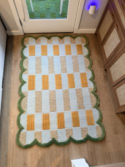 Hand Tufted Checkered 100% Wool Area Rug with Scalloped Edges - 4 x 6 Ft