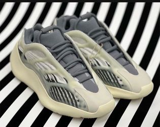 Yeezy 700 Fade Salt $200 11M