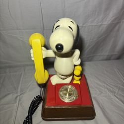 Vintage 1976 Snoopy and Woodstock Rotary Dial Telephone Peanuts Phone