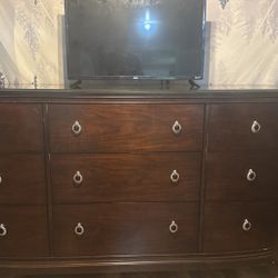 Full Size Wood Dresser 