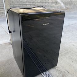 Mini fridge 