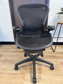 Herman Miller Aeron Classic Chair – Size B –