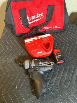 Milwaukee M12 FUEL 12V Lithium-Ion Brushless Cordless 1/4 in. Hex 2-Speed Screwdriver Kit W